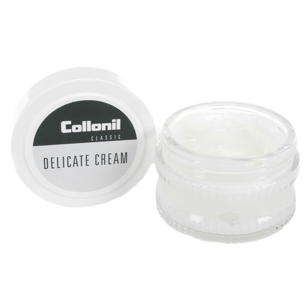 A gentle cream for handbags, which cleans, softens and cares for all leathers.